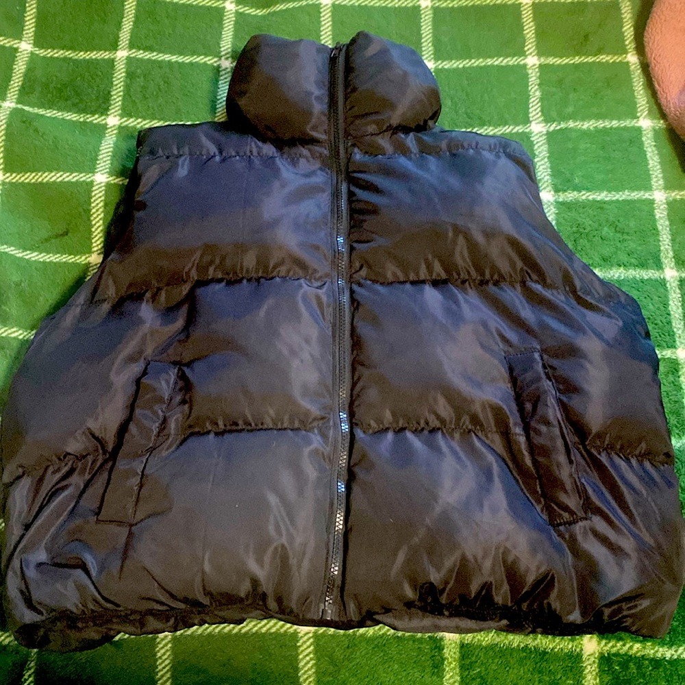 The puffer jacket vest is from automet and is a size large that hasn’t been worn